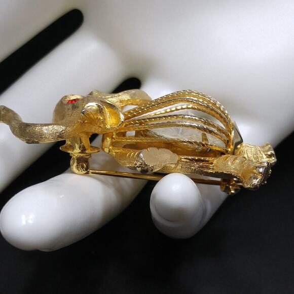 Vintage 1960s Elephant Brooch, Up Turned Trunk, Caged Rivoli Crystal Belly - Picture 5 of 10
